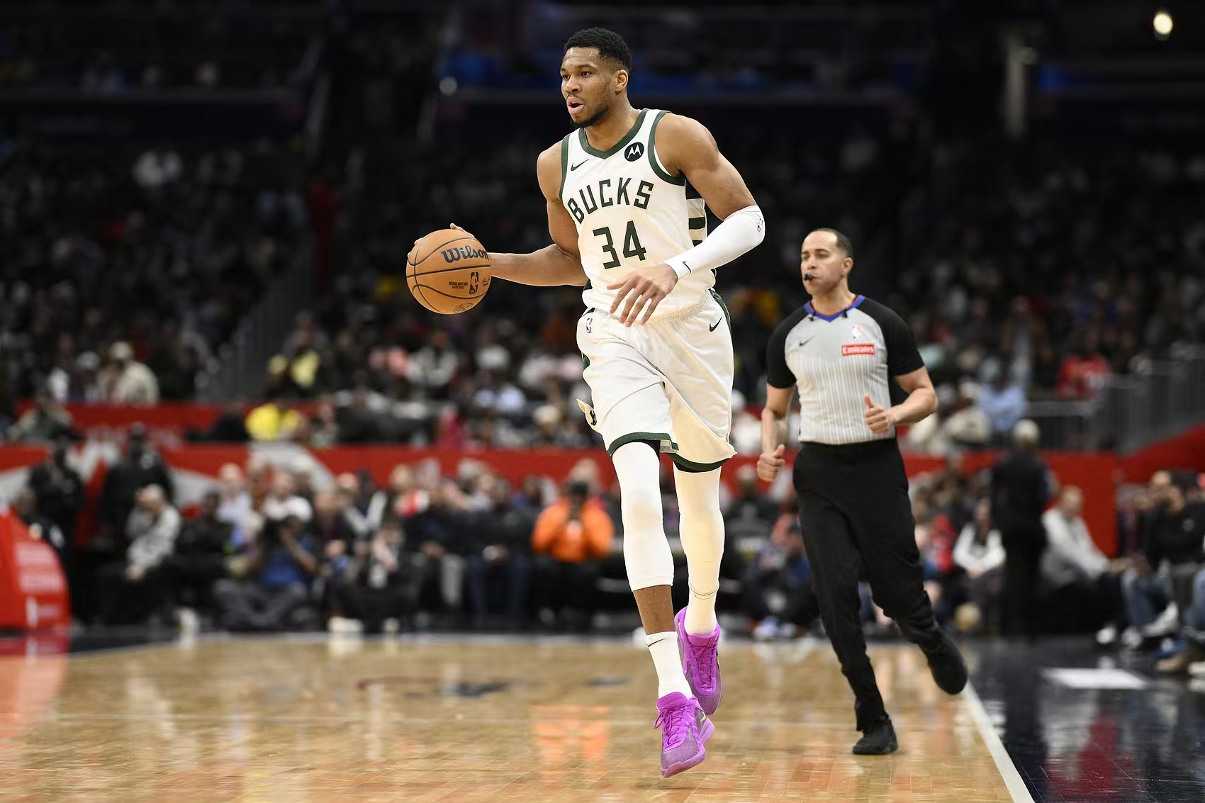 雄鹿队士气高昂，再次力争进入总决赛，战绩斐然的简单介绍