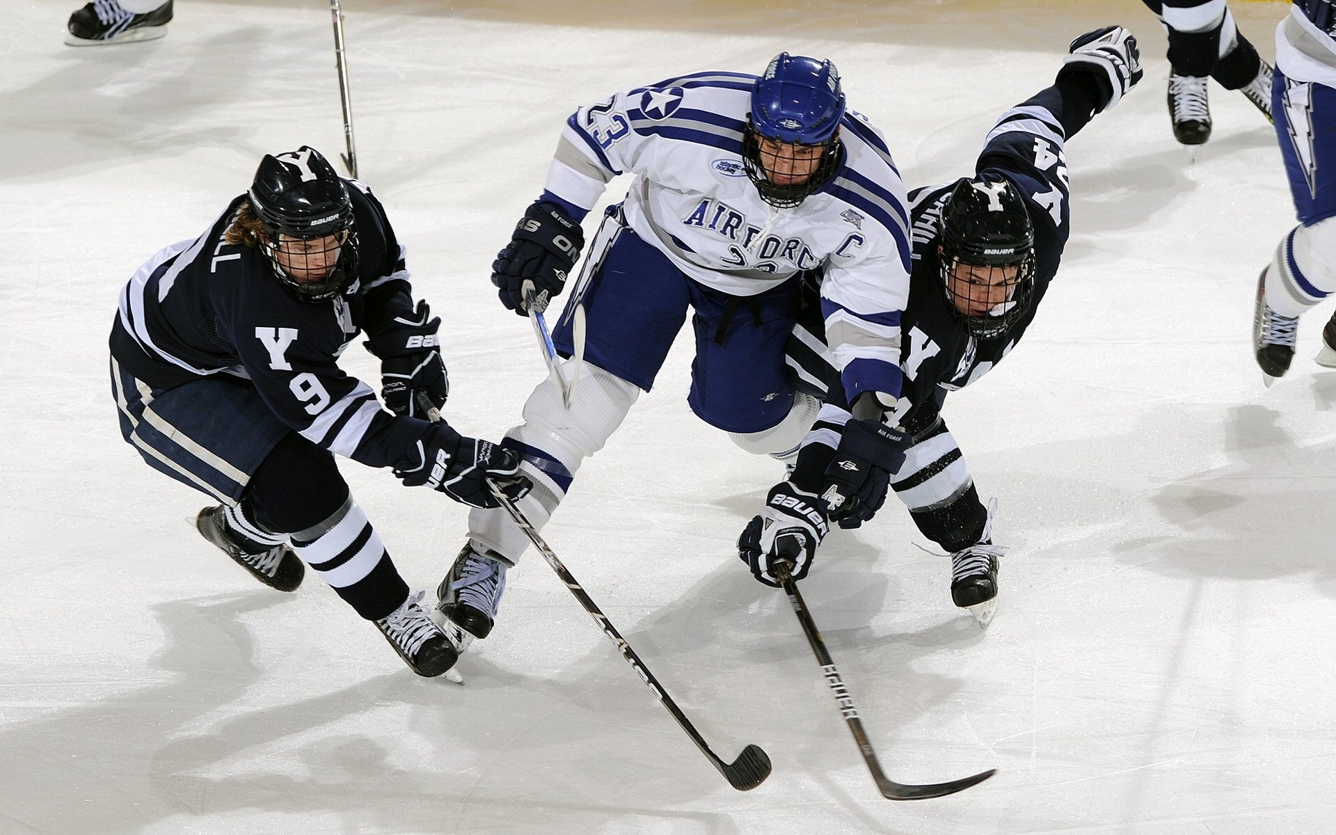 德甲争冠战之外，那不勒斯力克雷恩的欧洲足球焦点对决